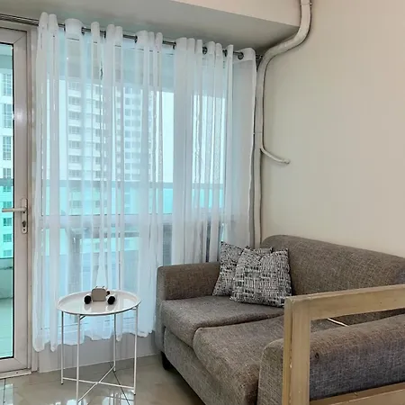 Tower 1 Rm 305 Free Parking, Free Pool, Balcony, 1Bedroom 4 Beds
